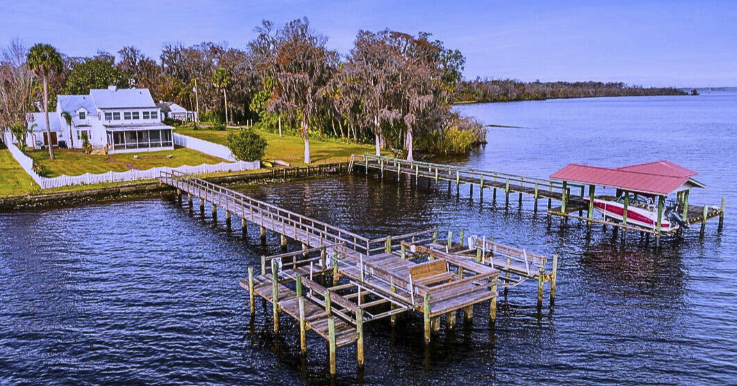 St John's Riverfront home at 419 Mulholland Park in Palatka Florida