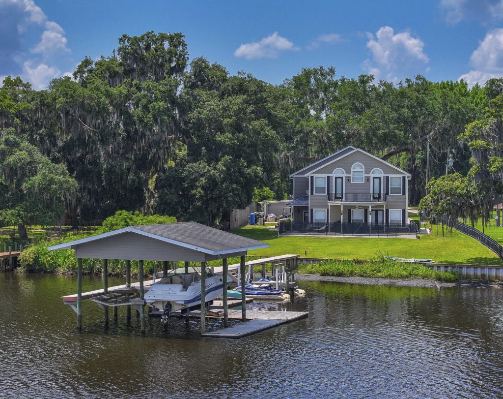 High angle view of 529 West River Road in Palatka Florida.