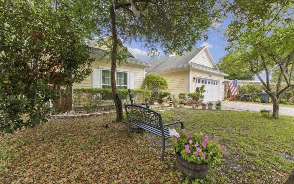 Quaint neighborhood in Welaka, Florida.