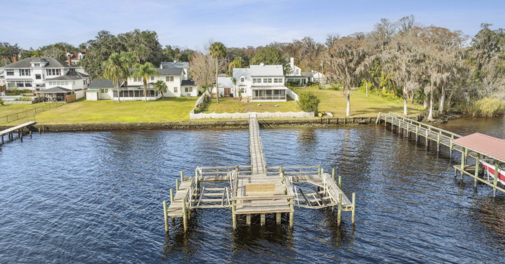 Luxurious waterfront home in Putnam County, Florida.